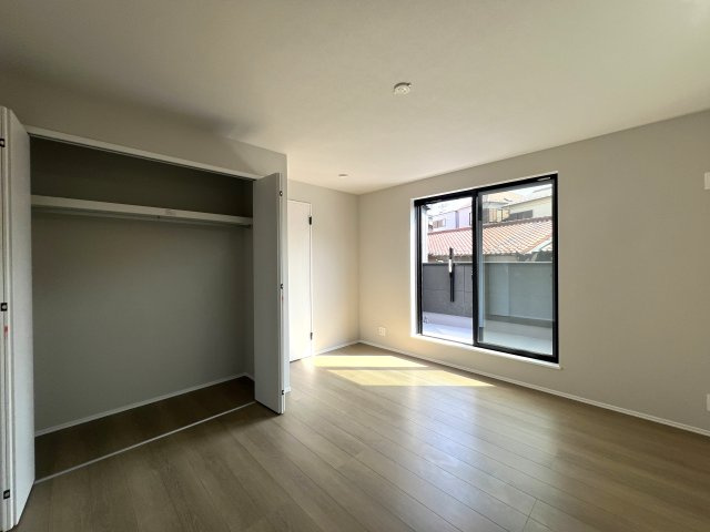 ヶ谷が付く地名の文献をたどると見えてくるこの地この歴史。それを知っている方は教えて下さい、な、【保土ヶ谷区岩井町新築戸建】の洋室|スタンダードな洋室です