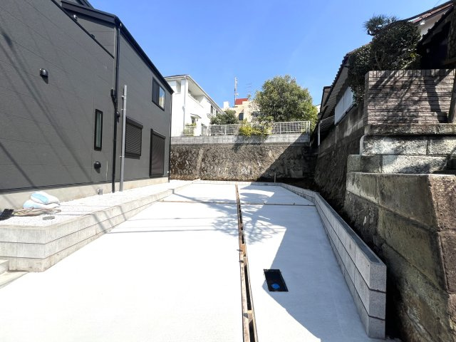 ヶ谷が付く地名の文献をたどると見えてくるこの地この歴史。それを知っている方は教えて下さい、な、【保土ヶ谷区岩井町新築戸建】の駐車場|駐車場があるので、車を買う予定の方も安心です