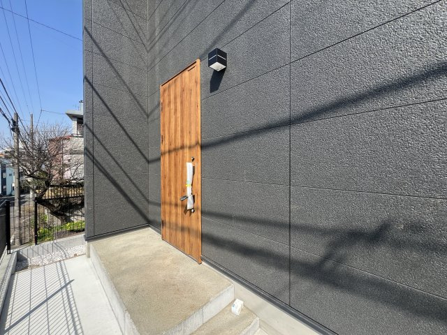 ヶ谷が付く地名の文献をたどると見えてくるこの地この歴史。それを知っている方は教えて下さい、な、【保土ヶ谷区岩井町新築戸建】の玄関|玄関です