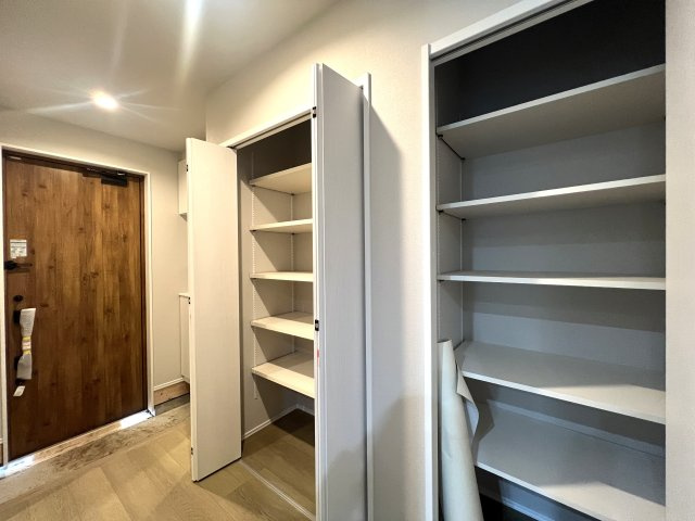 ヶ谷が付く地名の文献をたどると見えてくるこの地この歴史。それを知っている方は教えて下さい、な、【保土ヶ谷区岩井町新築戸建】の玄関|落ち着いた玄関です