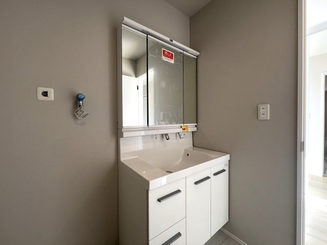 ヶ谷が付く地名の文献をたどると見えてくるこの地この歴史。それを知っている方は教えて下さい、な、【保土ヶ谷区岩井町新築戸建】の独立洗面台|朝の身支度には欠かせない独立洗面化粧台