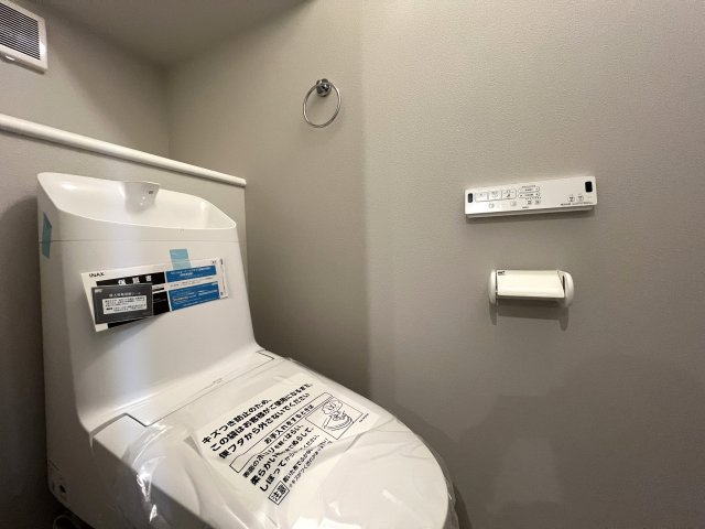 ヶ谷が付く地名の文献をたどると見えてくるこの地この歴史。それを知っている方は教えて下さい、な、【保土ヶ谷区岩井町新築戸建】のトイレ|シンプルで使いやすいトイレです