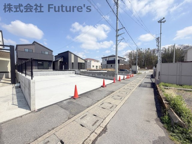 三郷市戸ケ崎　新築戸建　全2棟　1号棟の前面道路含む現地写真|前面道路含む現地写真です。