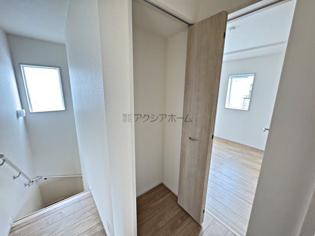 入間市下藤沢５丁目・全13棟　新築一戸建　11号棟　の収納|2Fホール収納
