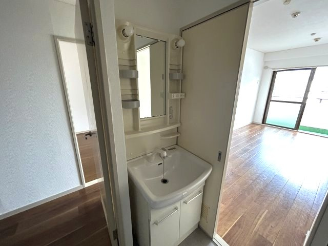 サンパレス六甲の独立洗面台