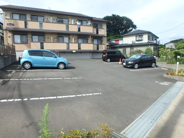 ソレアードⅡの駐車場