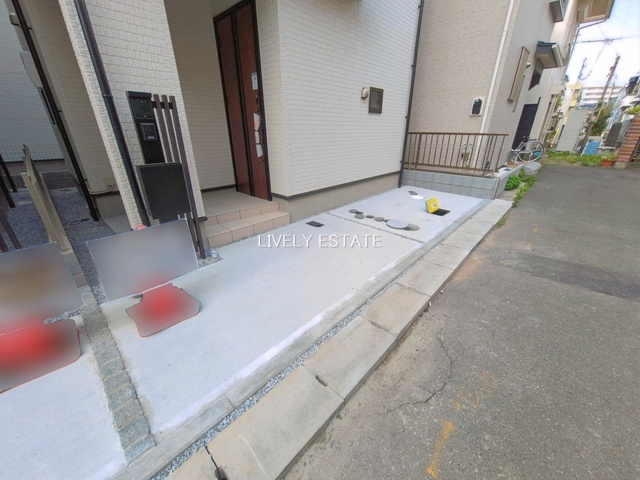 越谷市南越谷3丁目 新築分譲住宅 全3棟 2号棟の駐車場