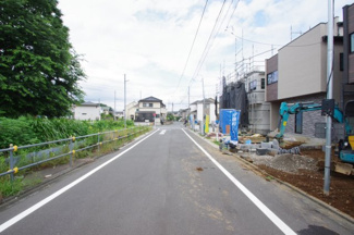 【前面道路含む現地写真】 | 【仲介手数料無料！！】日野市西平山3丁目　新築戸建て（全4棟）3号棟　5480万円 | 令和８年７月３日撮影　建築中