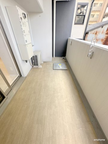 クリスタルエグゼ南堀江　仲介手数料無料のバルコニー