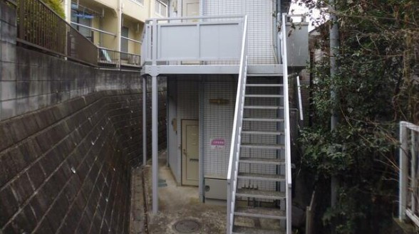 小金井マンションのエントランス