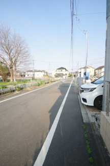 【前面道路含む現地写真】 | 【仲介手数料無料！！】日野市西平山3丁目　新築戸建て（全4棟）4号棟　4980万円 | 令和８年3月２９日撮影　建築中