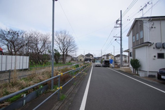 【前面道路含む現地写真】 | 【仲介手数料無料！！】日野市西平山3丁目　新築戸建て（全4棟）4号棟　4980万円 | 令和８年3月２８日撮影　建築中