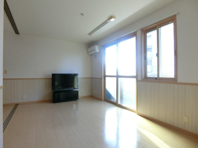 【居間・リビング】 | リビングタウン両三柳Ａ棟 | 家具家電は設備ではありません。