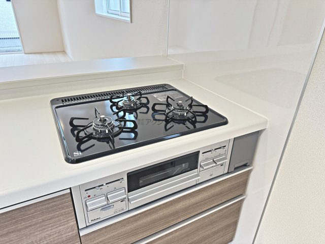 入間市下藤沢５丁目・全13棟　新築一戸建　12号棟　のキッチン|3口コンロ