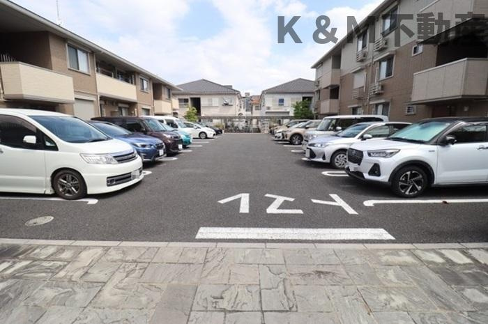 バリスサイト　Ｆの駐車場|駐車場があります