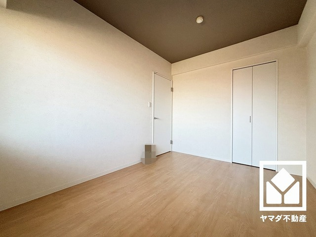 ライオンズマンション尼崎ガーデンシティの寝室|約6帖の洋室。全居室フローリングでお掃除ラクラクです。