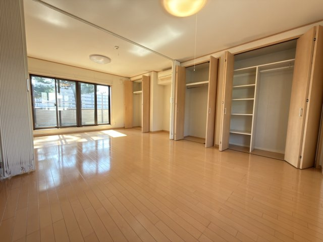 松田町松田庶子　新松田駅まで徒歩4分の広々庭付き戸建の居間・リビング