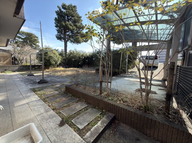 松田町松田庶子　新松田駅まで徒歩4分の広々庭付き戸建の庭