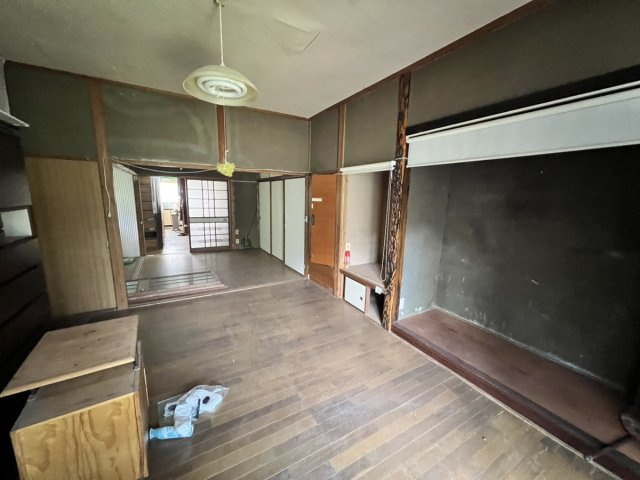塩屋町戸建ての洋室