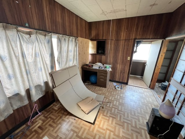 塩屋町戸建ての洋室