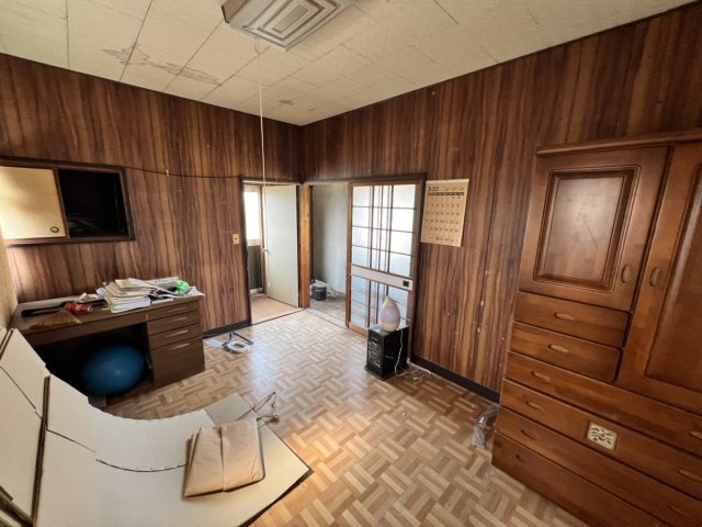 塩屋町戸建ての洋室