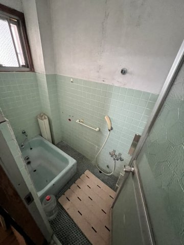 塩屋町戸建ての浴室