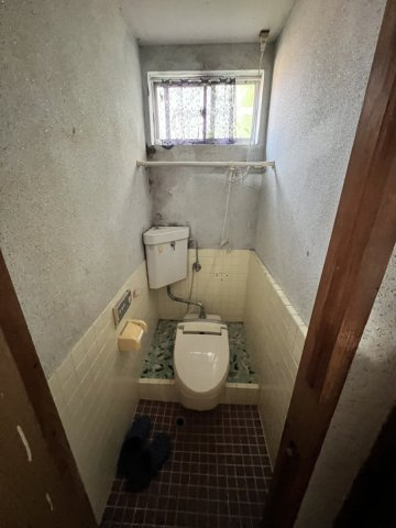 塩屋町戸建てのトイレ
