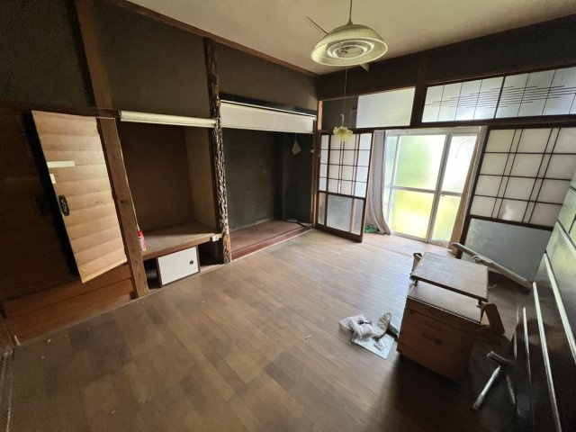 塩屋町戸建ての洋室