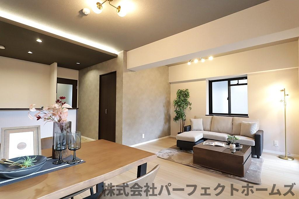 メロディーハイム牧野公園弐番館の居間・リビング