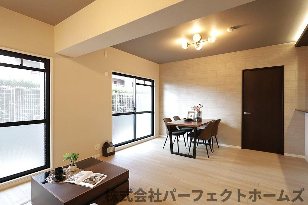 メロディーハイム牧野公園弐番館の居間・リビング