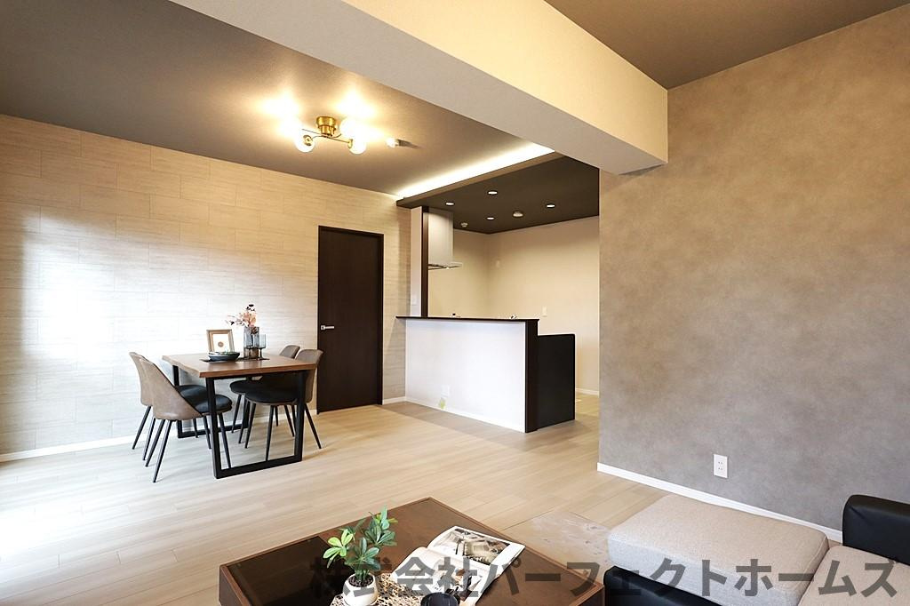 メロディーハイム牧野公園弐番館の内装|明るい色調の室内です