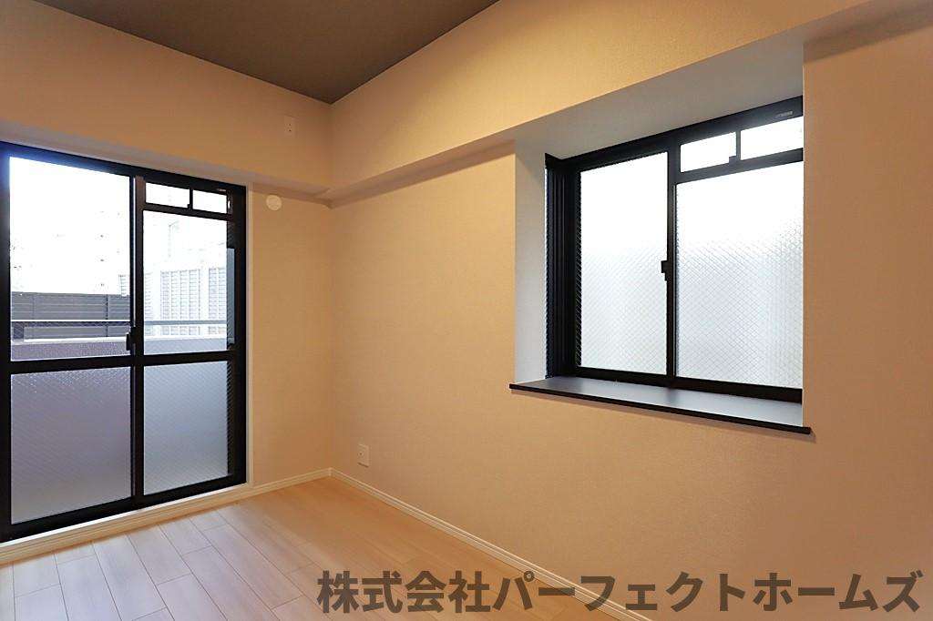 メロディーハイム牧野公園弐番館の洋室|明るい洋室です