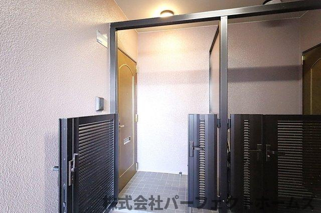 メロディーハイム牧野公園弐番館のエントランス|落ち着いたエントランスです