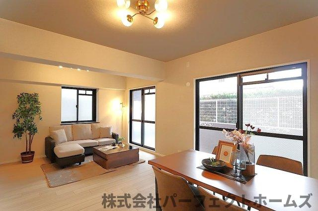 メロディーハイム牧野公園弐番館の居間・リビング