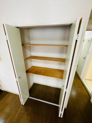 【収納】 | ブリズ岸根公園 | ※別室の写真です。DK収納