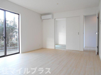 【居間・リビング】 | 二本松市郭内2丁目新築一戸建て6棟 | ゆったりとした居間です