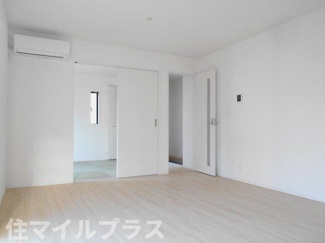 【居間・リビング】 | 二本松市郭内2丁目新築一戸建て6棟 | こちらのリビングで趣味の時間をお楽しみください