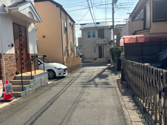 【前面道路含む現地写真】 | 綾瀬市上土棚南　中古一戸建 | 前面道路