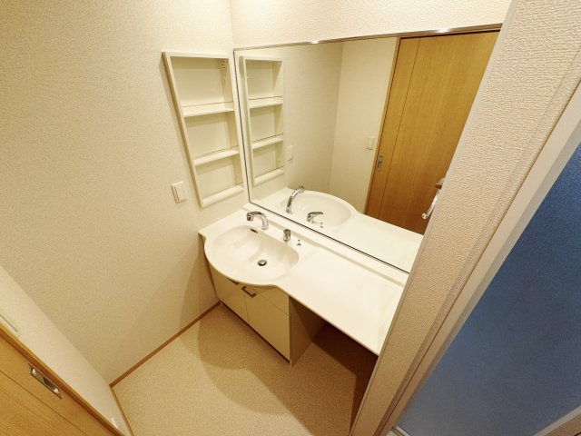 広島市安佐南区上安２丁目のアパートの洗面所