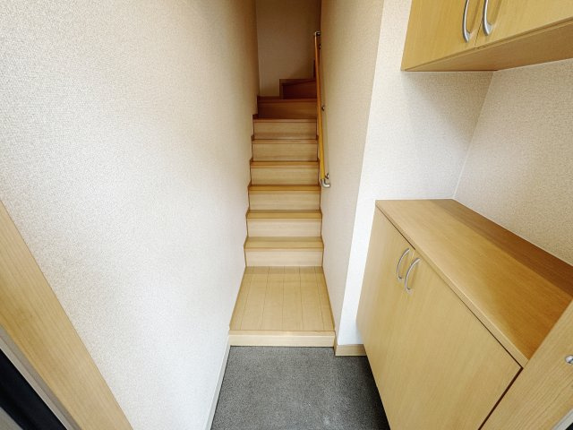 広島市安佐南区上安２丁目のアパートの玄関