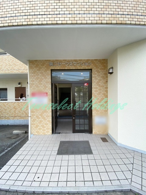 横浜市戸塚区上倉田町の賃貸マンションのエントランス