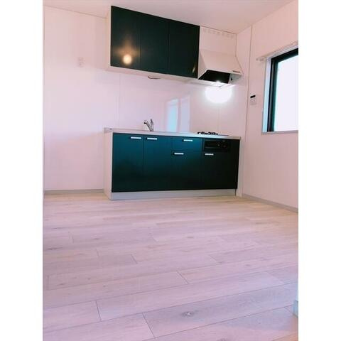 横浜市戸塚区上倉田町の賃貸マンションの居間・リビング