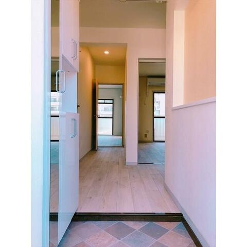 横浜市戸塚区上倉田町の賃貸マンションの玄関