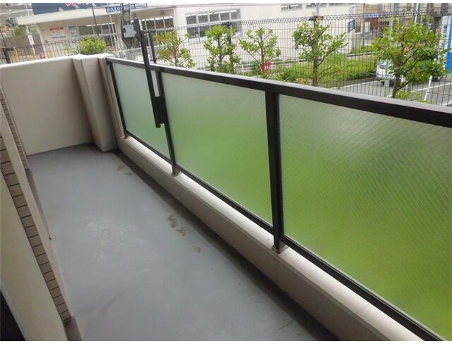 横浜市戸塚区品濃町の賃貸マンションのバルコニー