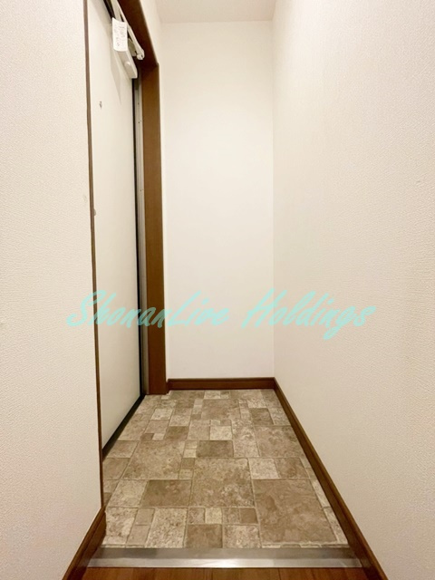 横浜市戸塚区吉田町のアパートの玄関|収納付きの玄関♪