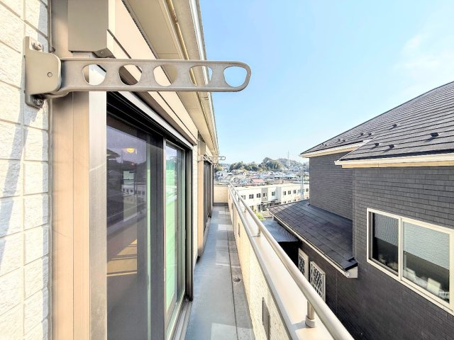 栄区長沼町　中古戸建 第2のバルコニー|◆日当たり良好なバルコニー！毎日のお洗濯にも嬉しいですね！