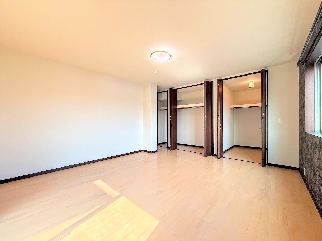 栄区長沼町　中古戸建 第2の洋室|◆感性を育むプライベートルームはシンプルでスマートな空間。好みの空間で読書をしたり、音楽を聞いたりと一人の時間も充実したものにできます。