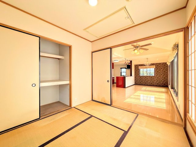 栄区長沼町　中古戸建 第2の和室|◆リビングと同じ階にもう一部屋配置。来客時の客間として利用できますし、リモートワーク部屋としても利用可能です。