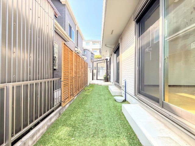 栄区長沼町　中古戸建 第2の庭|◆お手入れのしやすいちょうどよいサイズ感のお庭付き。植栽や家庭菜園等多目的にご利用いただけるプライベート空間。