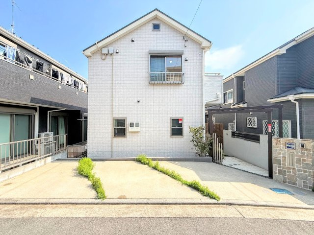 栄区長沼町　中古戸建 第2の外観|◆一戸建てを中心とした街並みが整然と続き、周辺は高い建物が建っていないので、緑の多い閑静な趣を感じる環境です。街並みや周辺環境も重要なポイントです！！